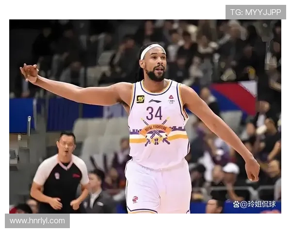 [CBA]贝兹利转体暴扣 麦考尔滑翔飞扣回应.